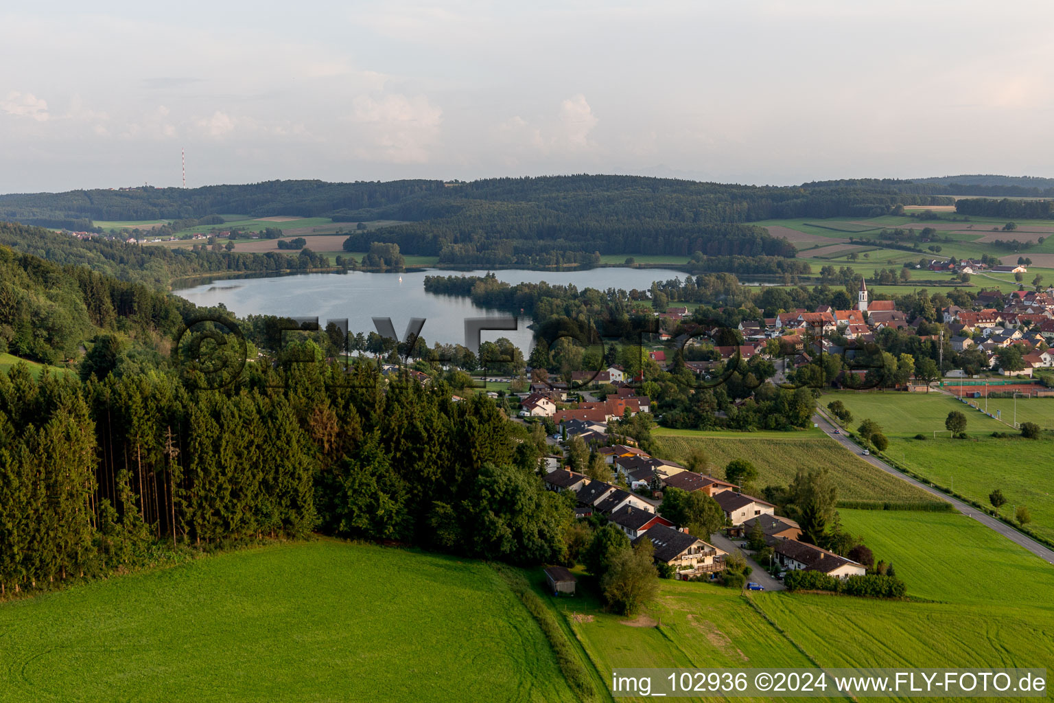 Vue aérienne de Illmensee dans le département Bade-Wurtemberg, Allemagne