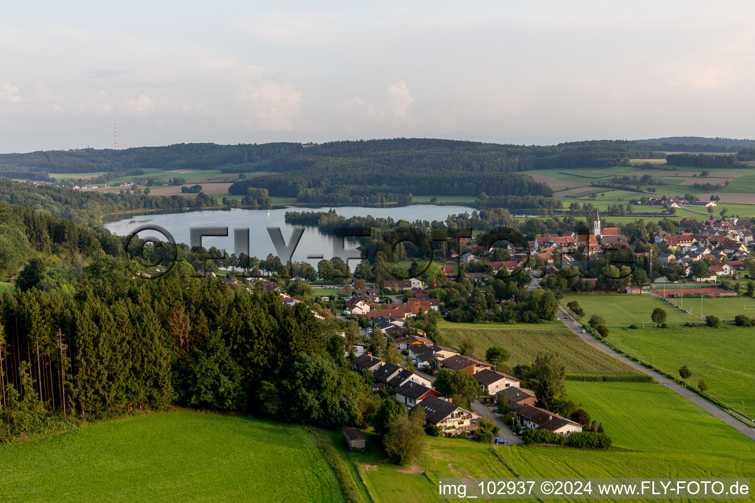 Vue aérienne de Illmensee dans le département Bade-Wurtemberg, Allemagne