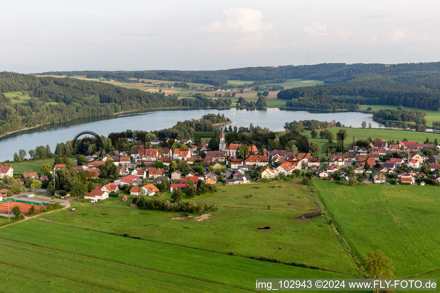 Illmensee dans le département Bade-Wurtemberg, Allemagne hors des airs