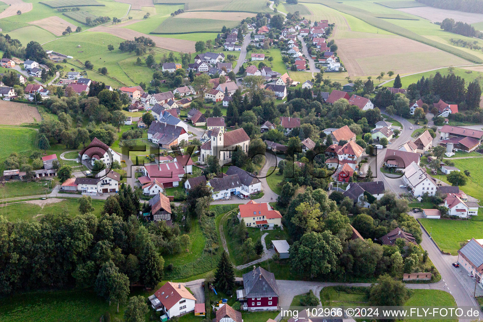 Vue aérienne de Saint-Oswald à le quartier Mindersdorf in Hohenfels dans le département Bade-Wurtemberg, Allemagne