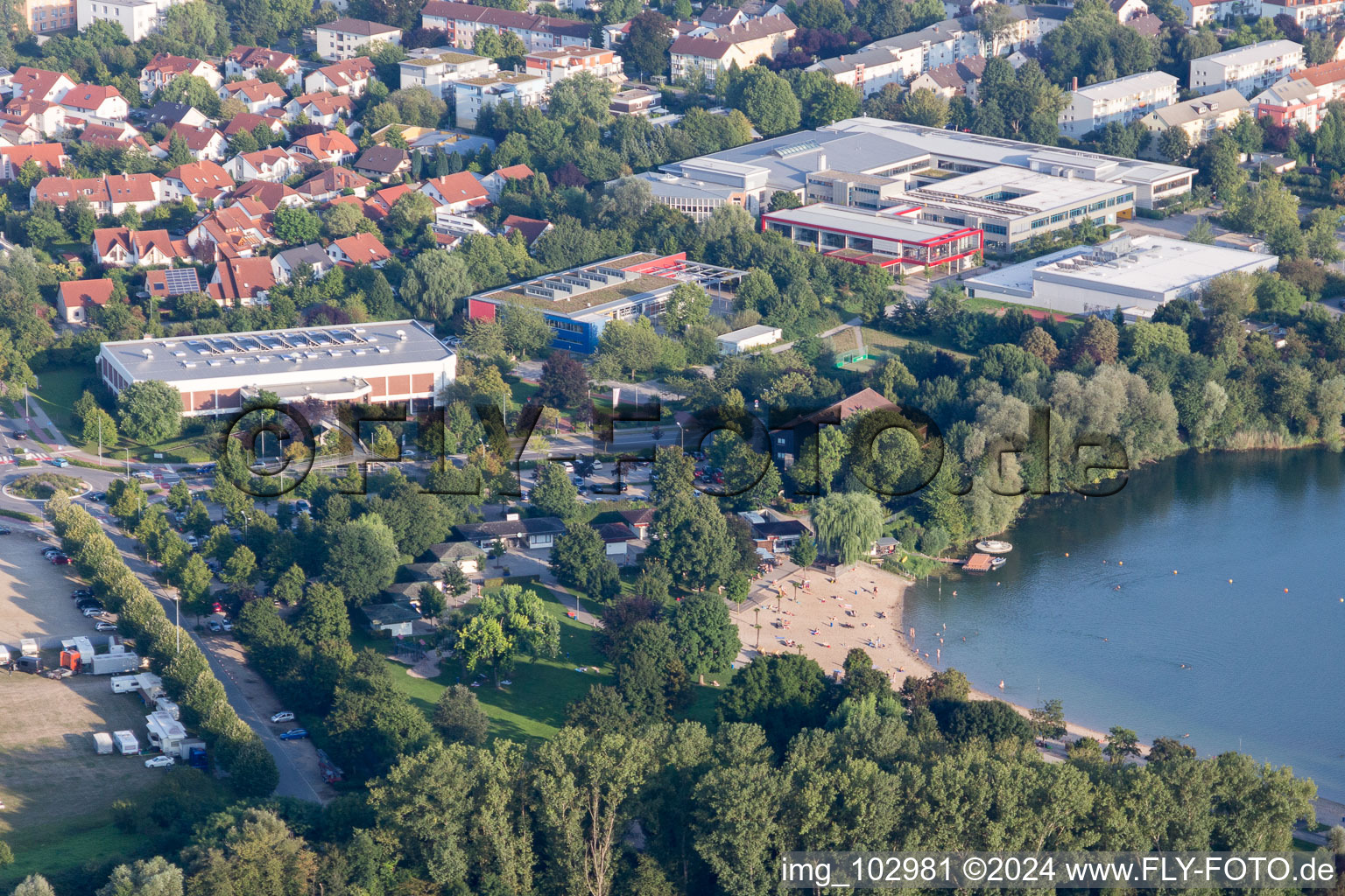 Vue aérienne de Lac de baignade à Bensheim dans le département Hesse, Allemagne