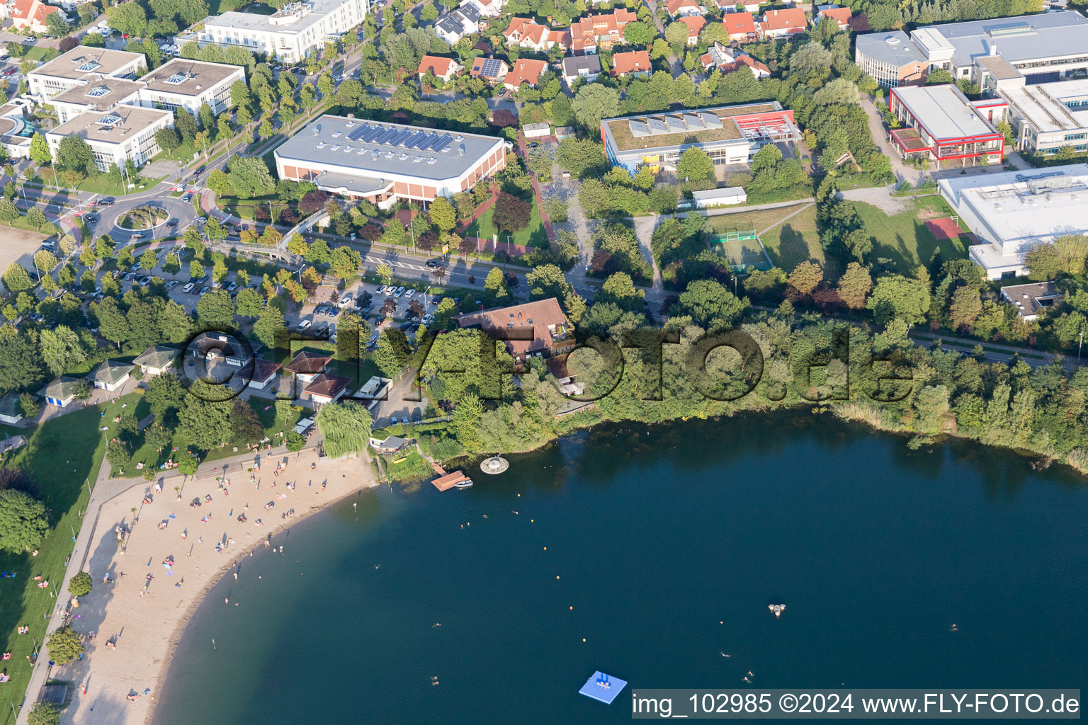 Lac de baignade à Bensheim dans le département Hesse, Allemagne d'en haut