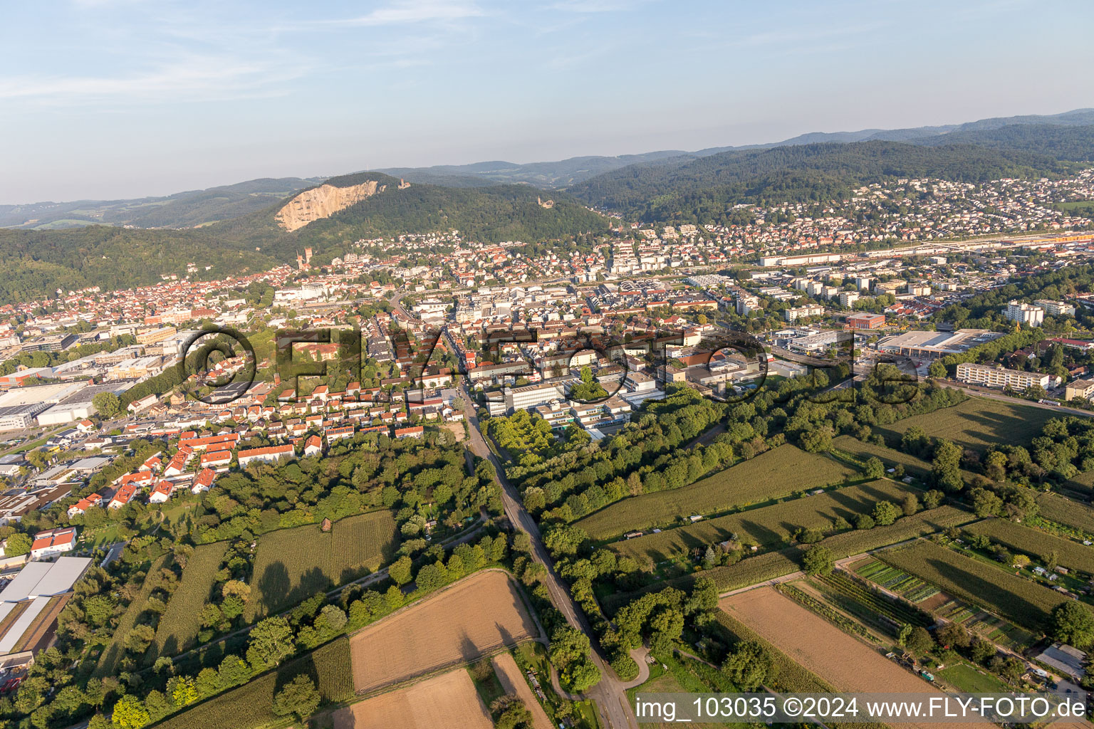 Weinheim dans le département Bade-Wurtemberg, Allemagne vue d'en haut