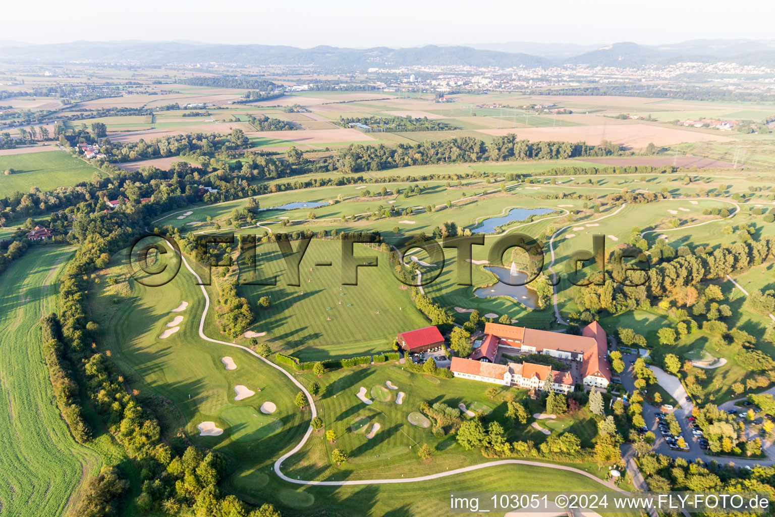 Vue aérienne de Terrain de golf Heddesheim Gut Neuzenhof à Heddesheim dans le département Bade-Wurtemberg, Allemagne