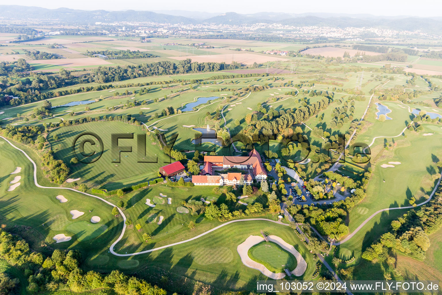 Vue aérienne de Terrain de golf Heddesheim Gut Neuzenhof à Heddesheim dans le département Bade-Wurtemberg, Allemagne