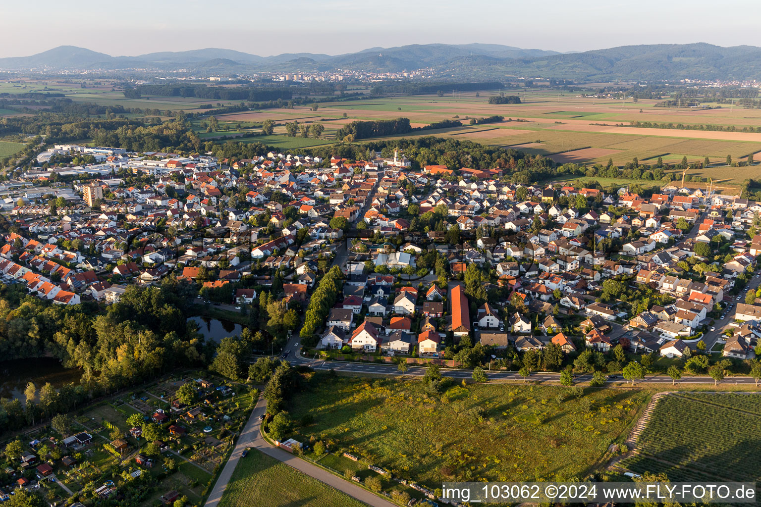 Hüttenfeld dans le département Hesse, Allemagne vue d'en haut