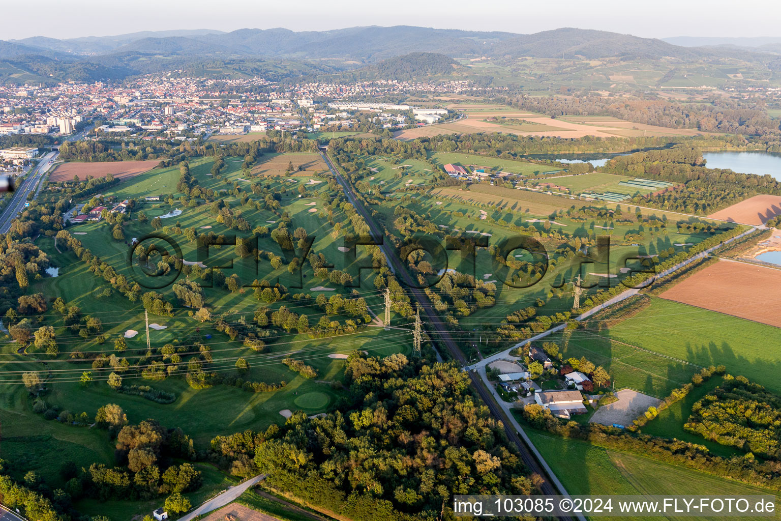 Club de golf à Bensheim dans le département Hesse, Allemagne depuis l'avion