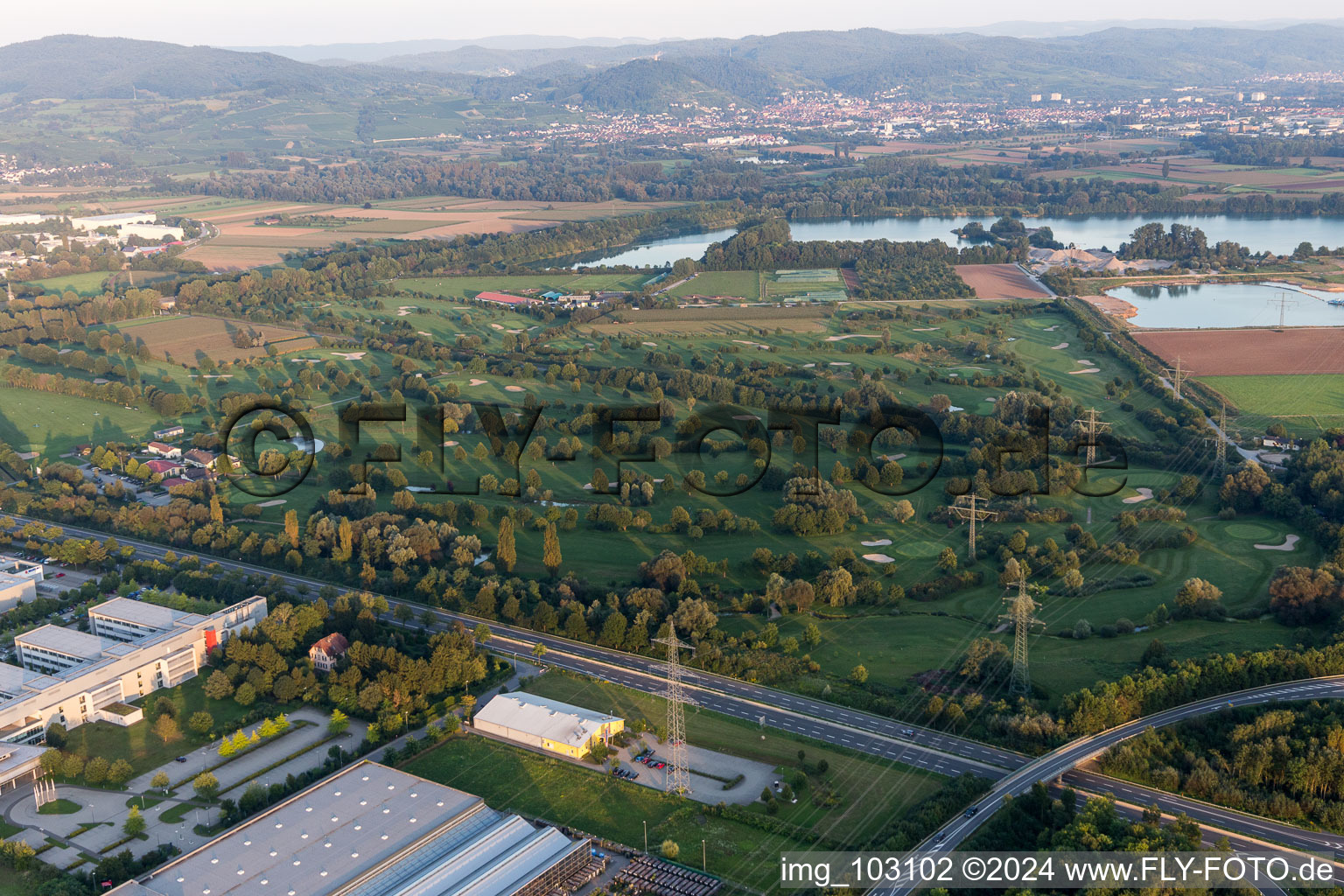 Terrain de golf à Bensheim dans le département Hesse, Allemagne depuis l'avion