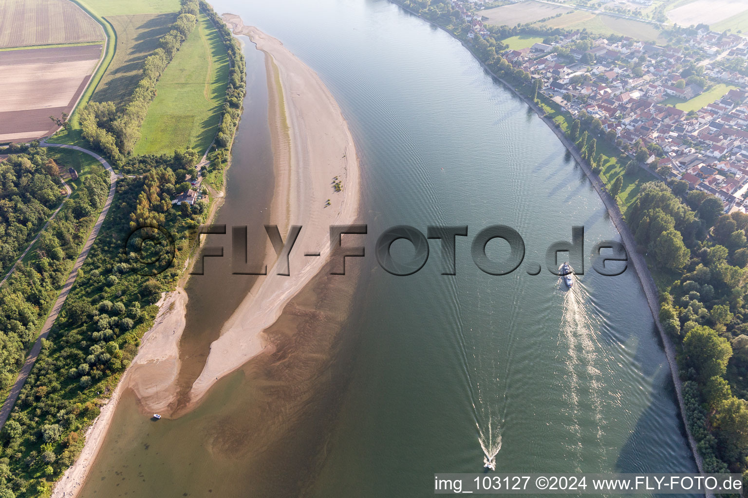 Quartier Rheindürkheim in Worms dans le département Rhénanie-Palatinat, Allemagne depuis l'avion