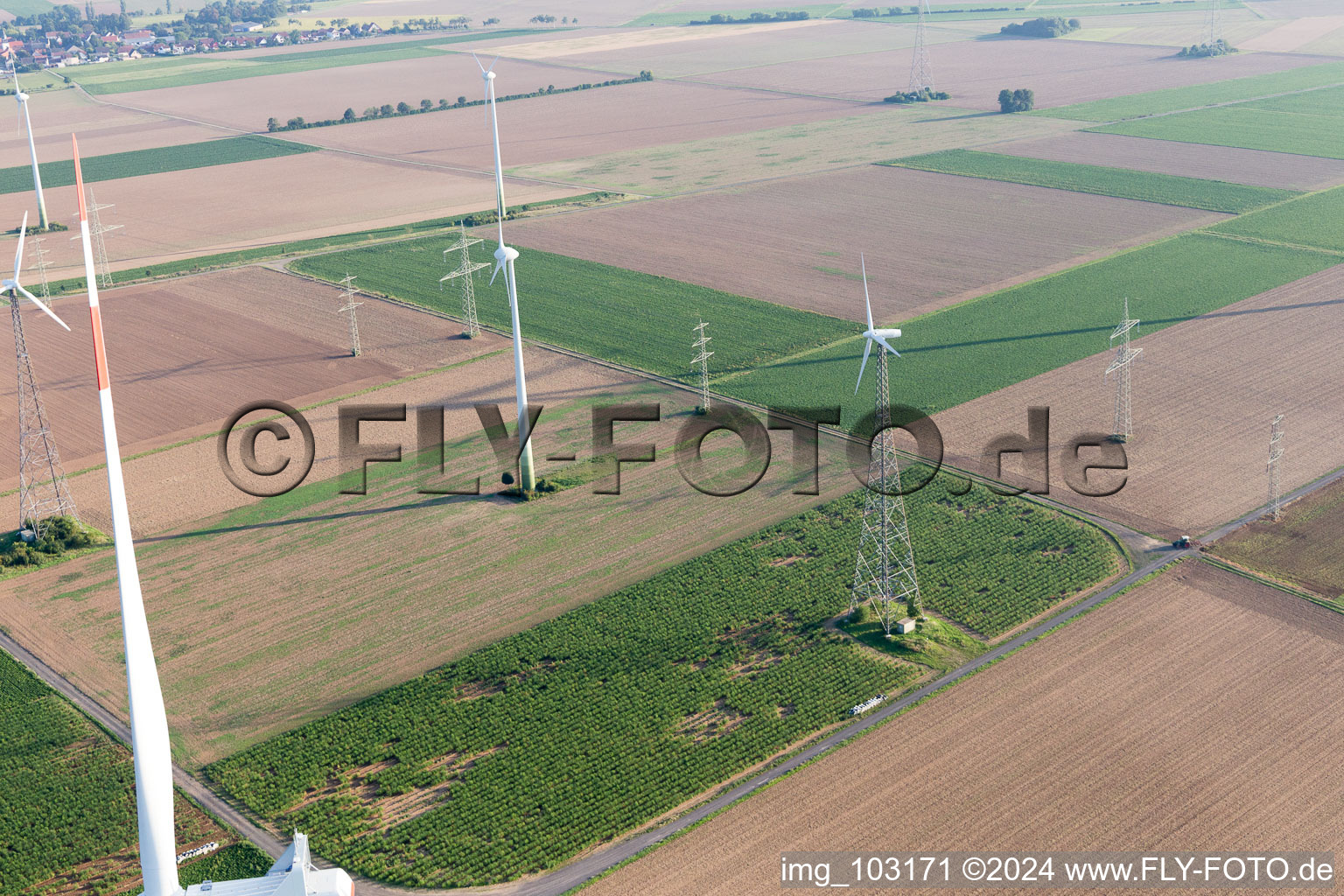 Photographie aérienne de Éoliennes à Blödesheim dans le département Rhénanie-Palatinat, Allemagne