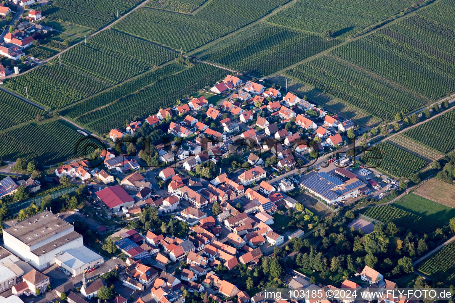 Böchingen dans le département Rhénanie-Palatinat, Allemagne vue du ciel