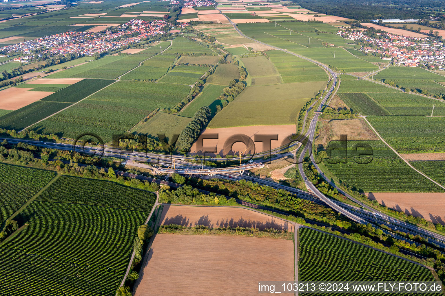 Vue aérienne de A65 sortie Landau-Nord à le quartier Dammheim in Landau in der Pfalz dans le département Rhénanie-Palatinat, Allemagne