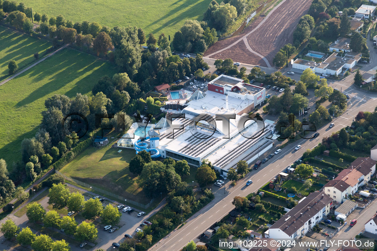 Quartier Queichheim in Landau in der Pfalz dans le département Rhénanie-Palatinat, Allemagne depuis l'avion