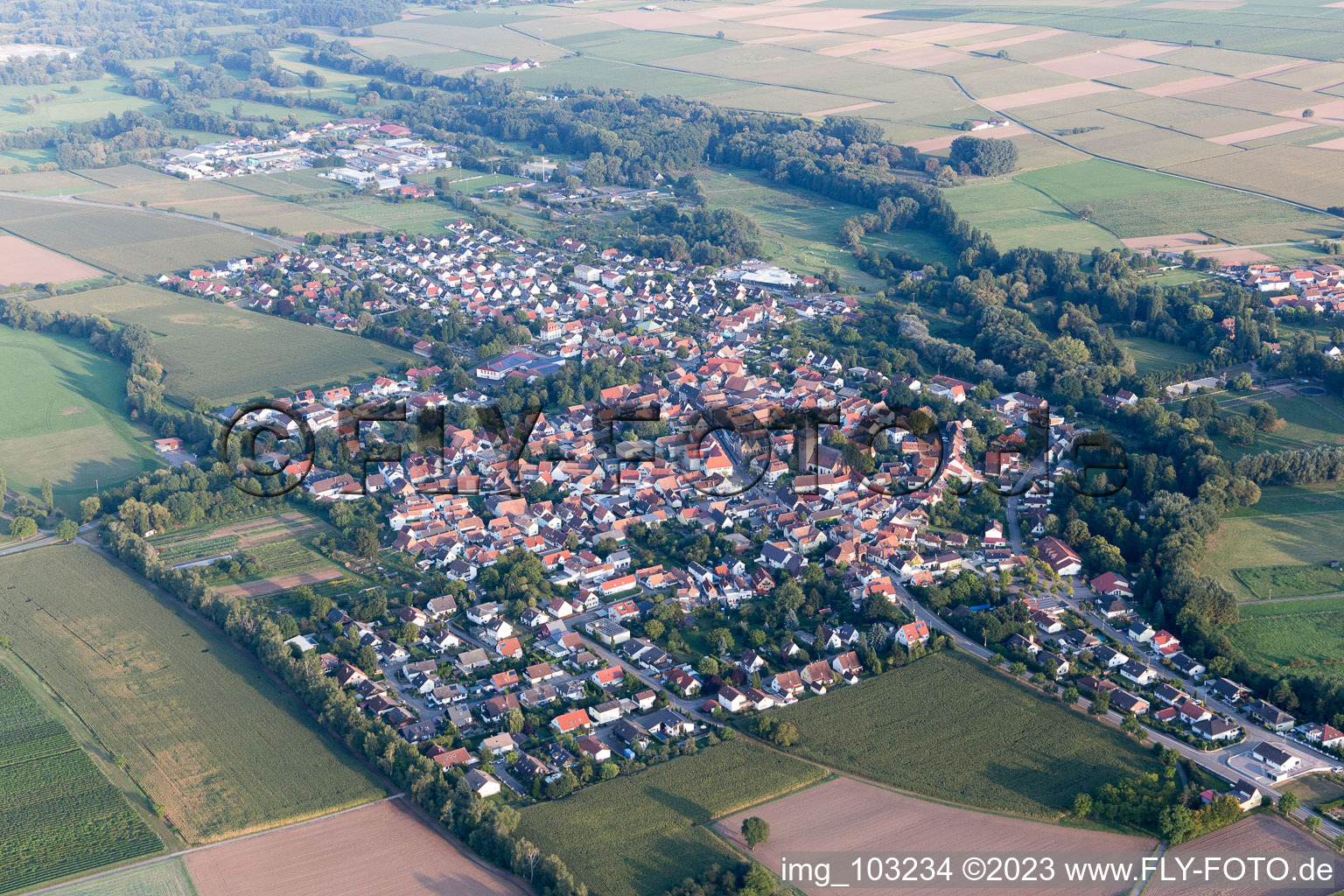 Quartier Billigheim in Billigheim-Ingenheim dans le département Rhénanie-Palatinat, Allemagne d'en haut