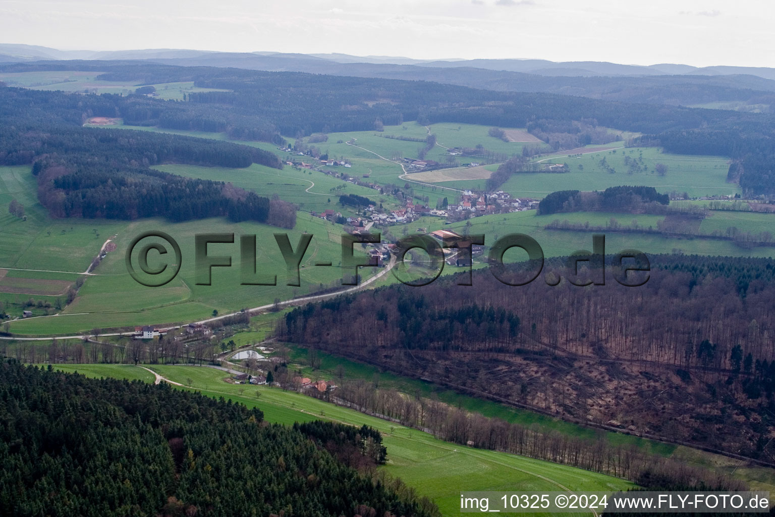 Vue aérienne de Quartier Hüttenthal in Mossautal dans le département Hesse, Allemagne