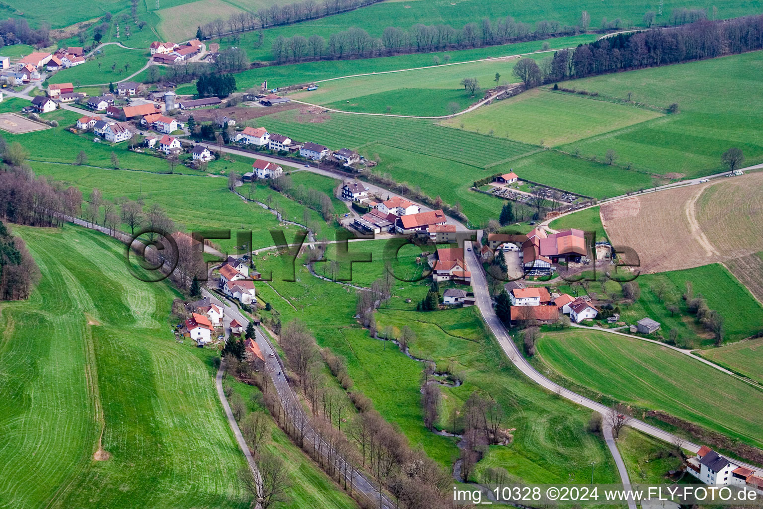 Vue aérienne de Quartier Hüttenthal in Mossautal dans le département Hesse, Allemagne