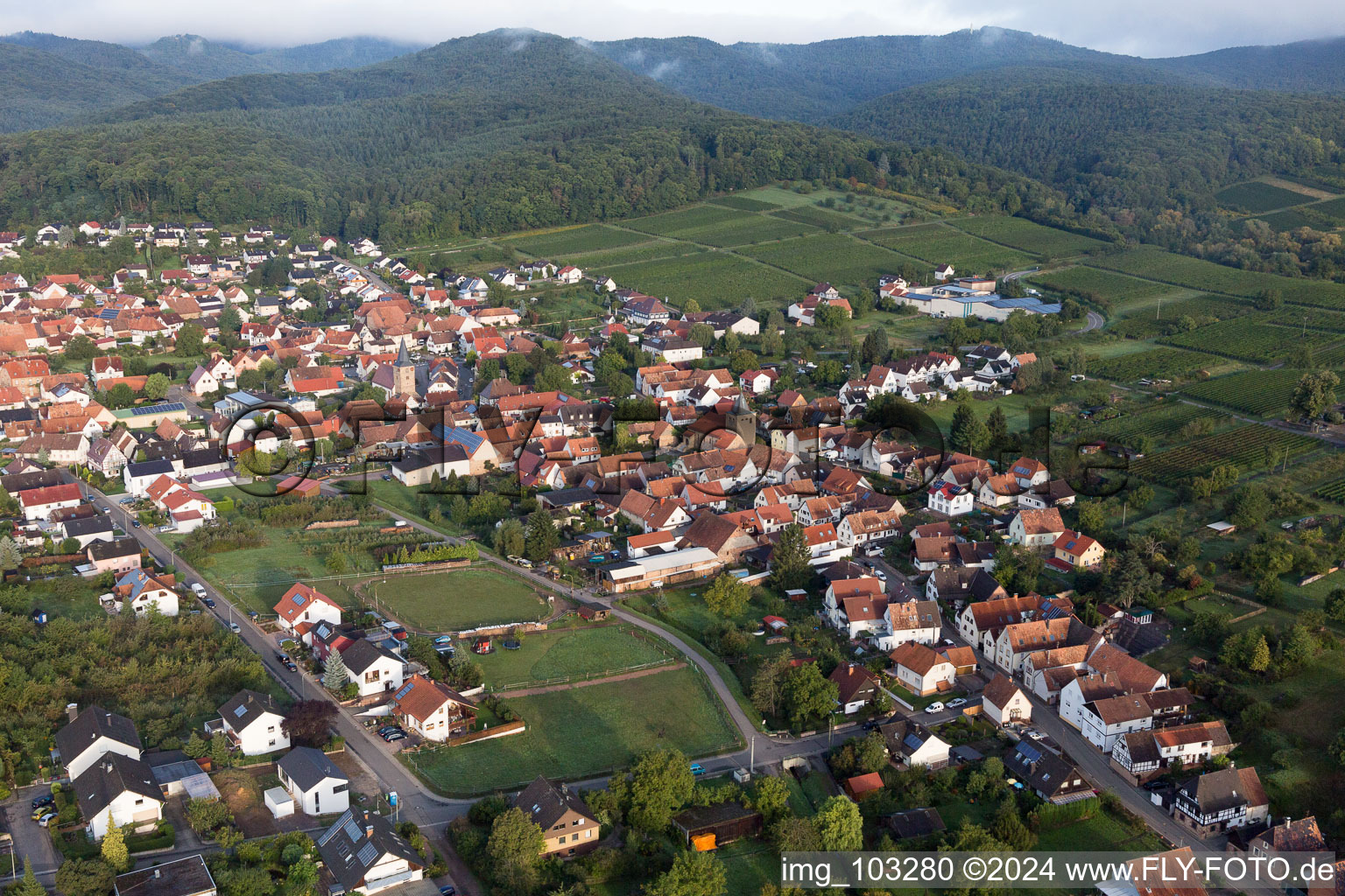 Vue oblique de Oberotterbach dans le département Rhénanie-Palatinat, Allemagne