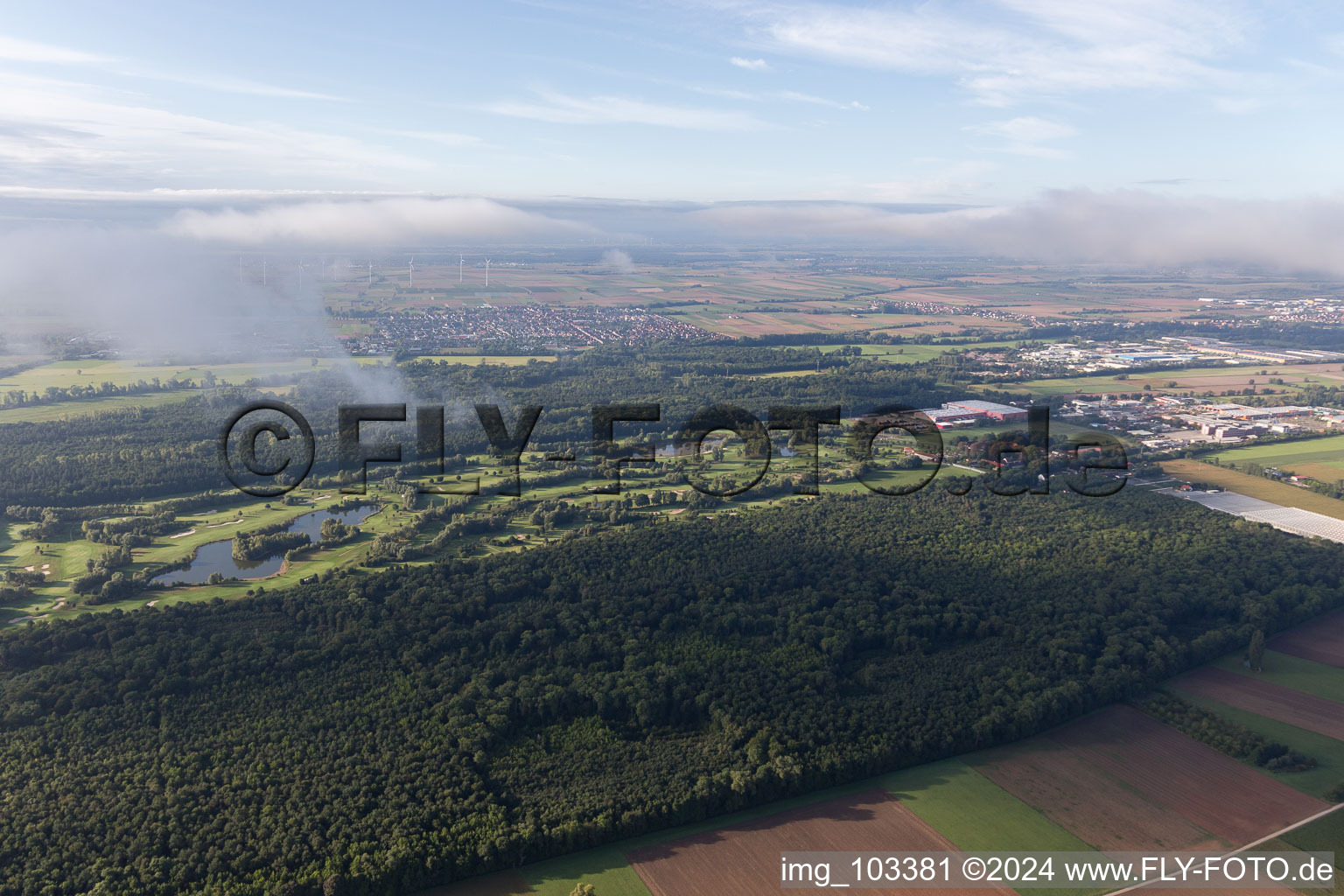 Vue oblique de Terrain de golf à Essingen dans le département Rhénanie-Palatinat, Allemagne