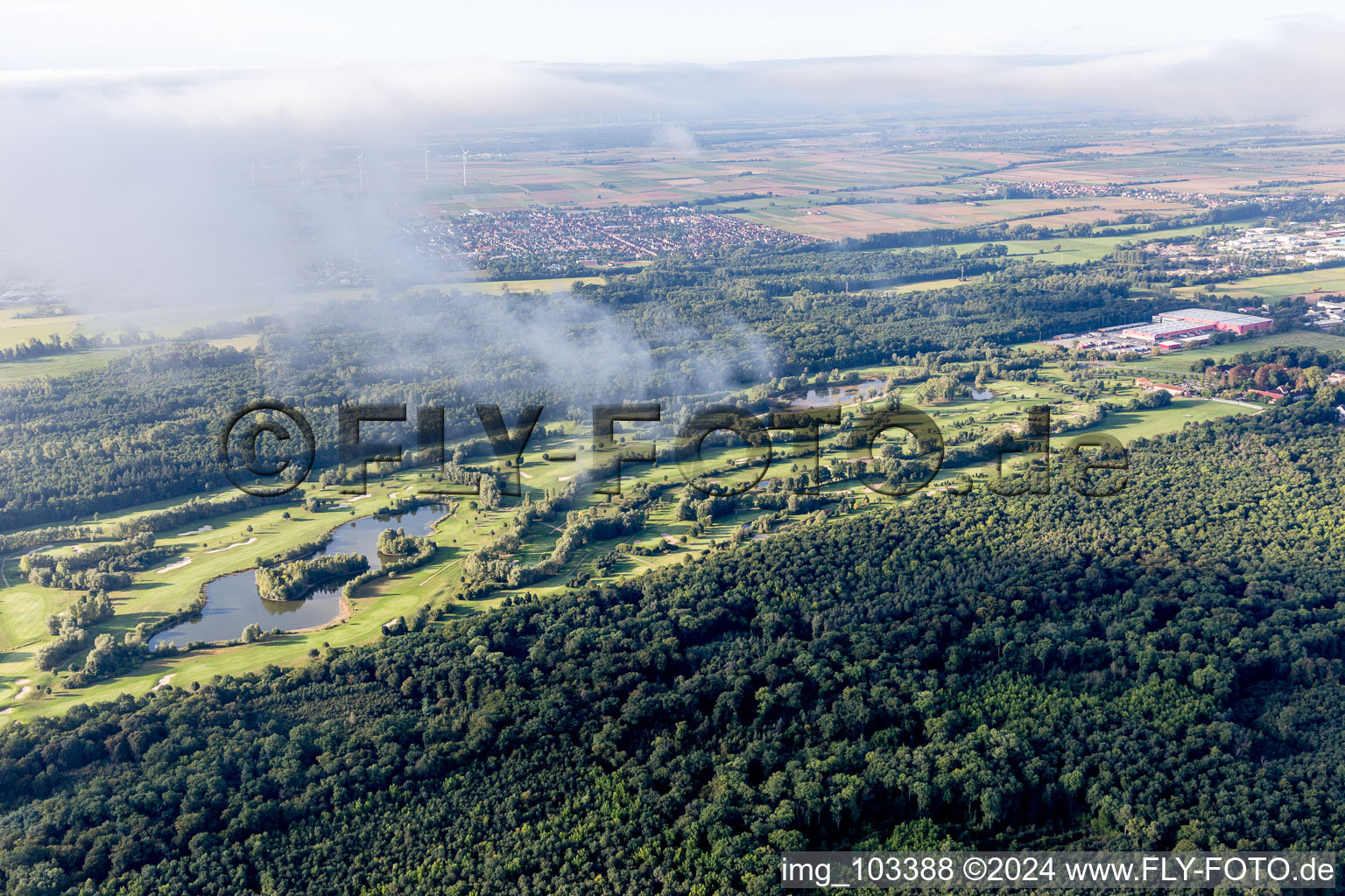 Enregistrement par drone de Terrain de golf à Essingen dans le département Rhénanie-Palatinat, Allemagne