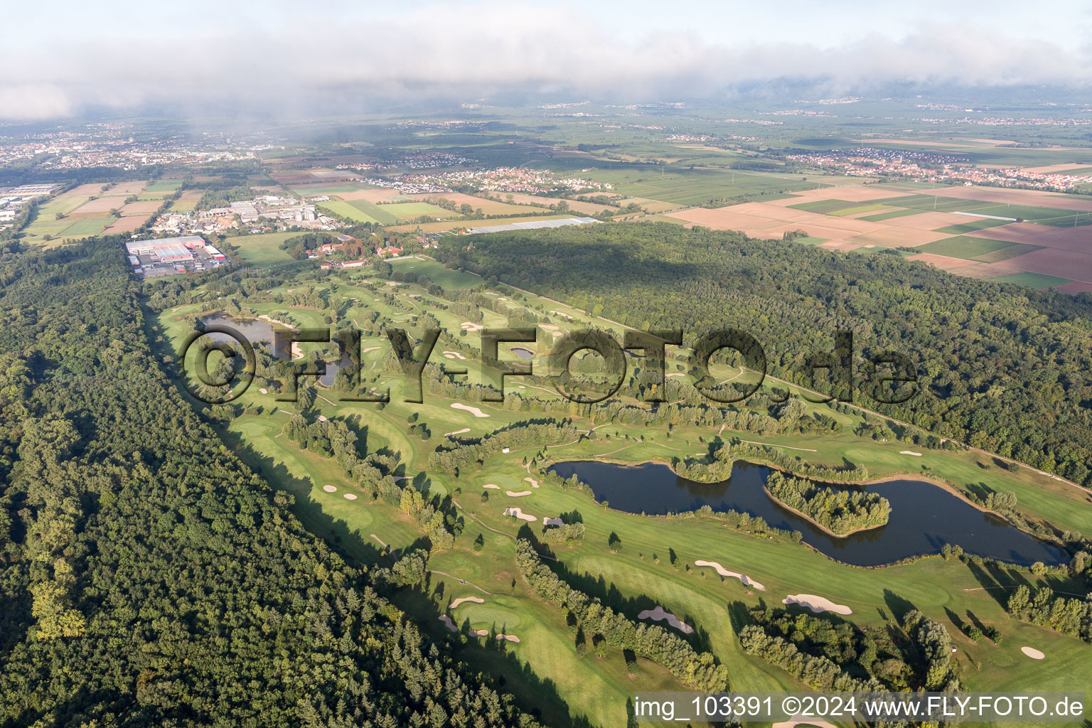 Golf du Dreihof à Essingen dans le département Rhénanie-Palatinat, Allemagne d'en haut