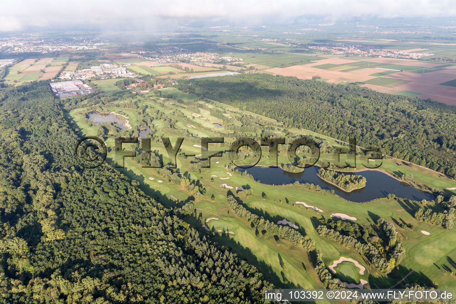 Golf du Dreihof à Essingen dans le département Rhénanie-Palatinat, Allemagne hors des airs