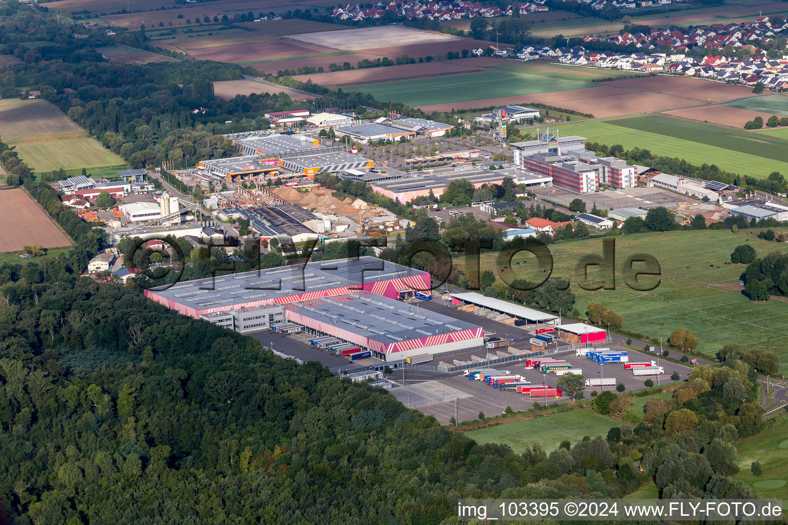 Vue aérienne de Zone industrielle à Essingen dans le département Rhénanie-Palatinat, Allemagne