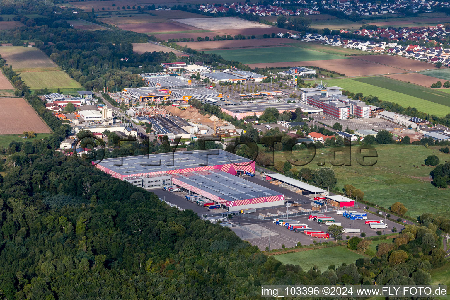 Photographie aérienne de Zone industrielle à Essingen dans le département Rhénanie-Palatinat, Allemagne