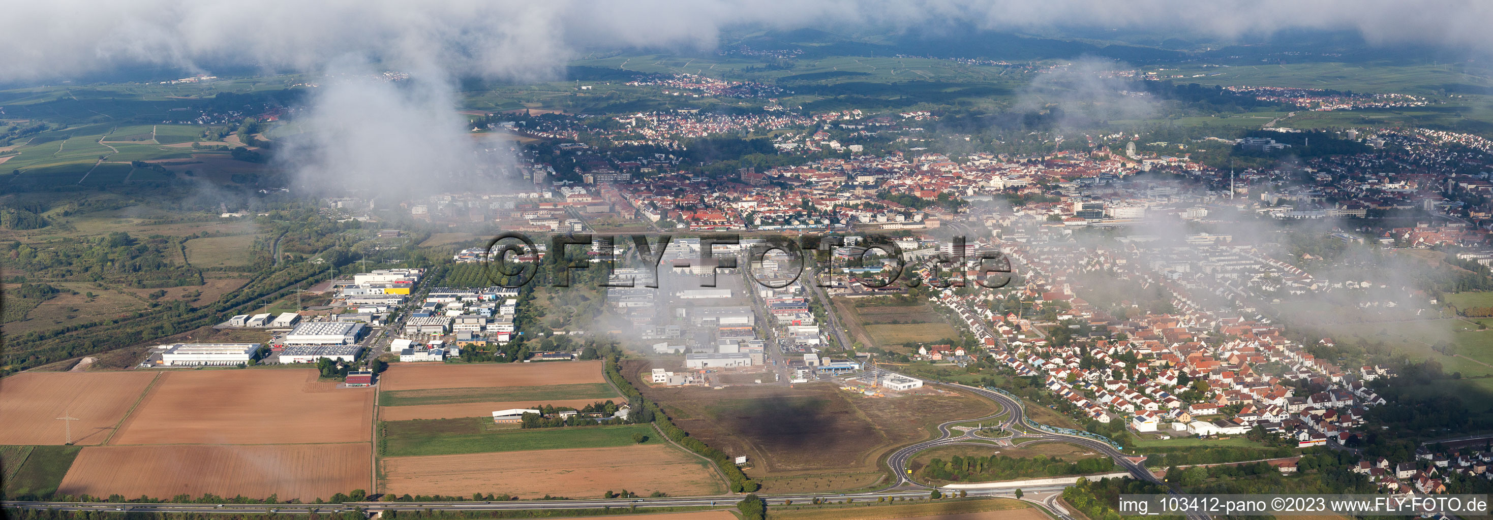 Quartier Queichheim in Landau in der Pfalz dans le département Rhénanie-Palatinat, Allemagne du point de vue du drone