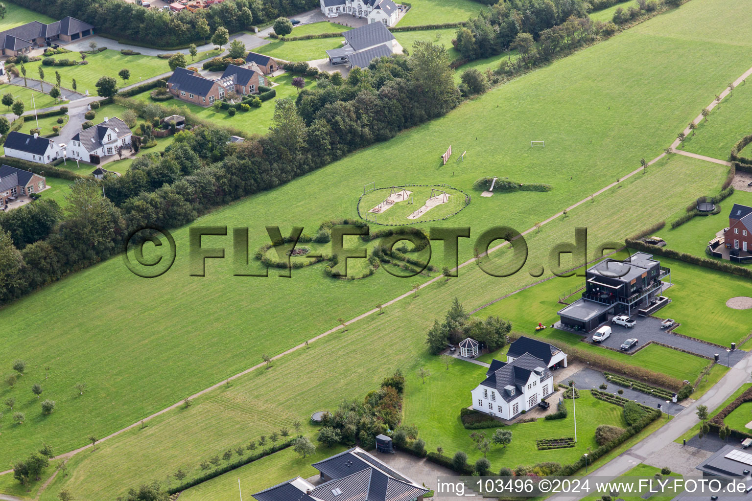 Villas de luxe dans le quartier résidentiel d'un lotissement de maisons unifamiliales dans le Jutland à Varde dans le département Syddanmark, Danemark d'en haut