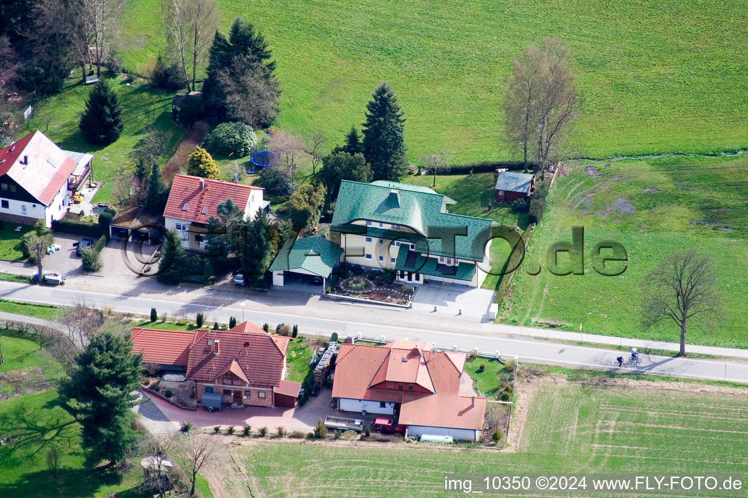 Vue aérienne de Affolterbach à le quartier Wahlen in Grasellenbach dans le département Hesse, Allemagne