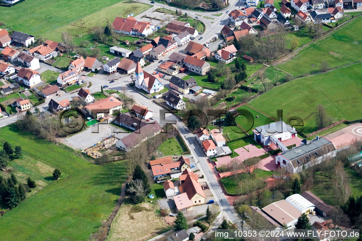 Vue aérienne de Kocherbach à le quartier Affolterbach in Wald-Michelbach dans le département Hesse, Allemagne