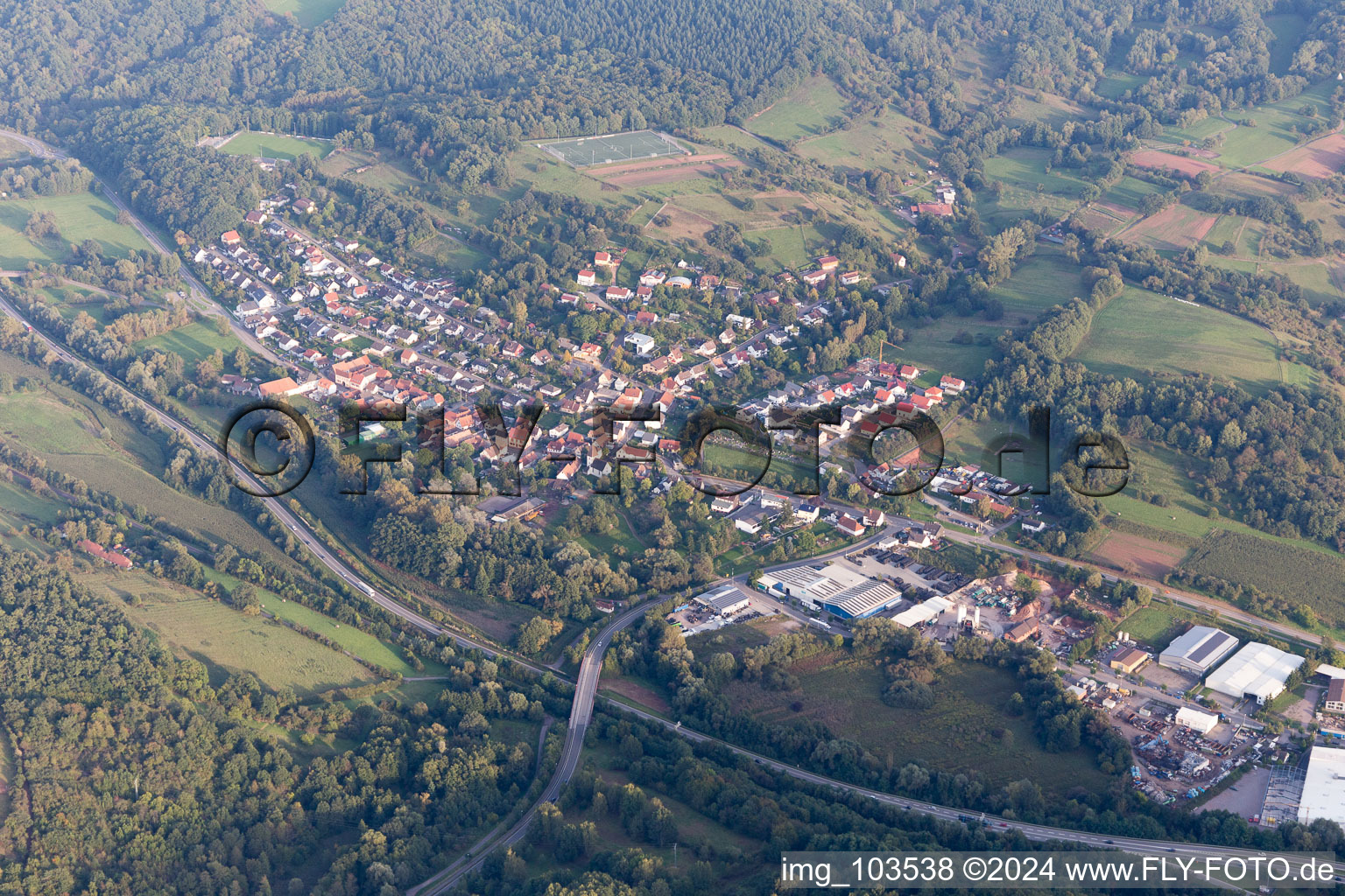 Vue oblique de Quartier Gräfenhausen in Annweiler am Trifels dans le département Rhénanie-Palatinat, Allemagne