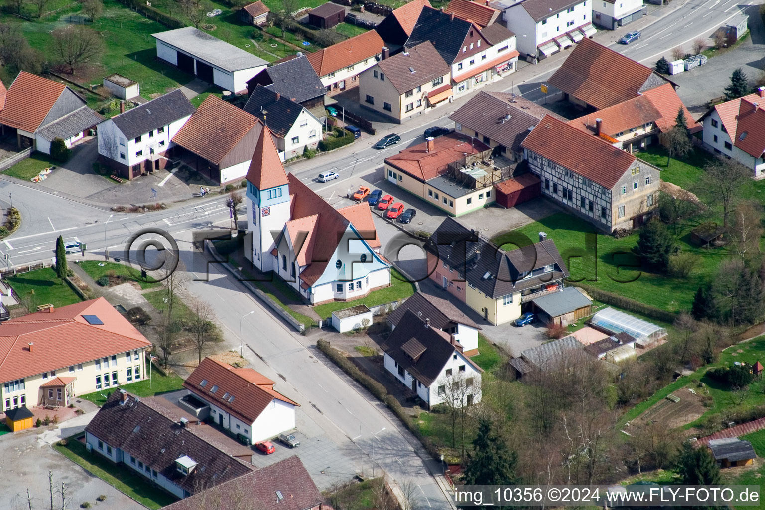 Vue aérienne de Vue des rues et des maisons des quartiers résidentiels à le quartier Affolterbach in Wald-Michelbach dans le département Hesse, Allemagne