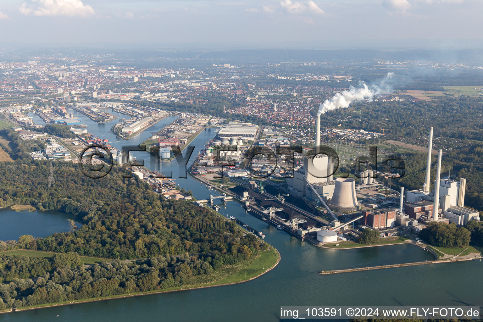 Quartier Rheinhafen in Karlsruhe dans le département Bade-Wurtemberg, Allemagne vue du ciel