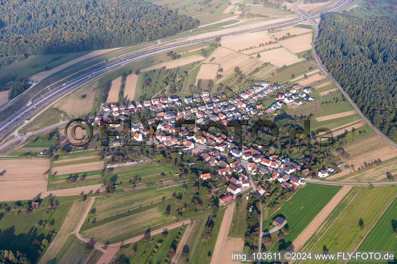 Vue aérienne de Quartier de Mutschelbach à le quartier Obermutschelbach in Karlsbad dans le département Bade-Wurtemberg, Allemagne