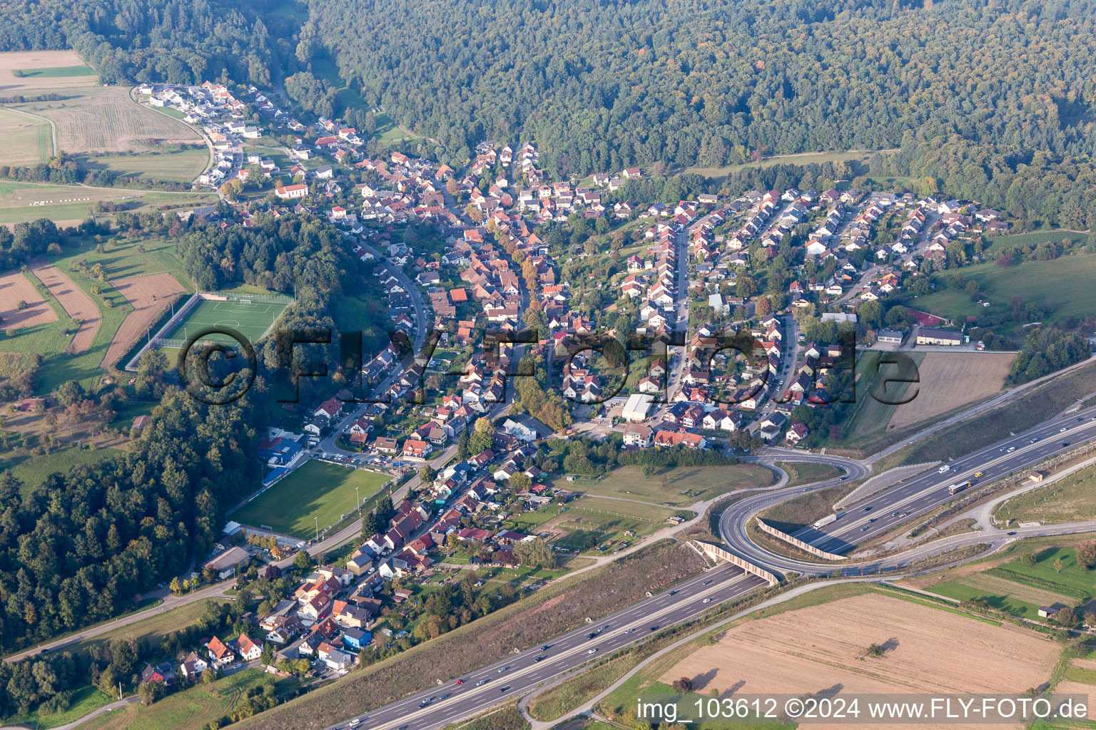 Vue aérienne de Quartier de Mutschelbach à le quartier Untermutschelbach in Karlsbad dans le département Bade-Wurtemberg, Allemagne
