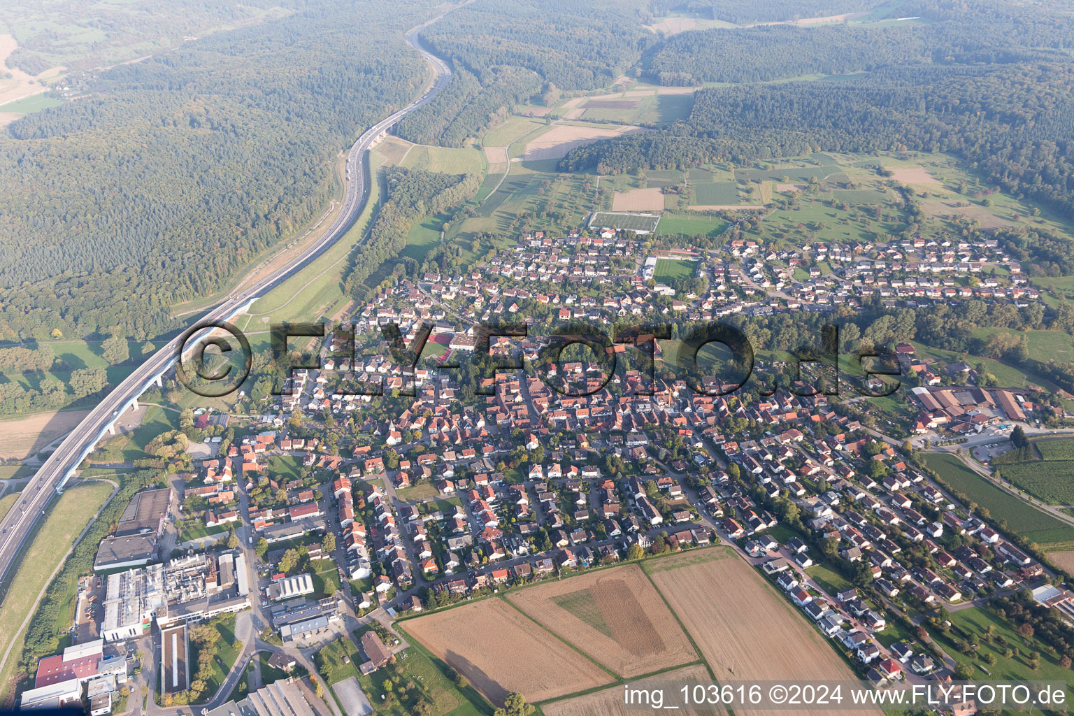 Vue oblique de Darmsbach dans le département Bade-Wurtemberg, Allemagne