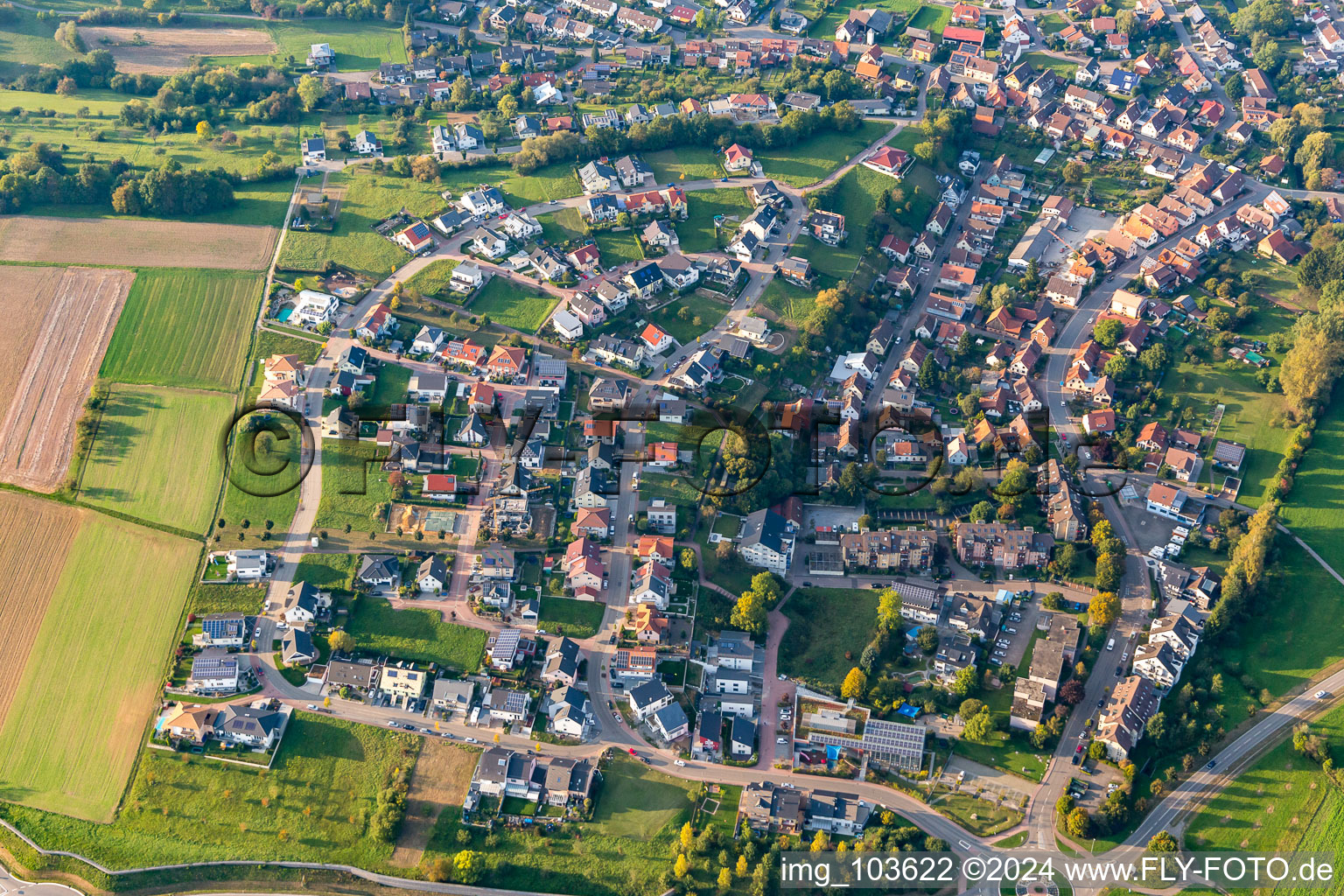 Vue aérienne de La montagne de personne à le quartier Wilferdingen in Remchingen dans le département Bade-Wurtemberg, Allemagne