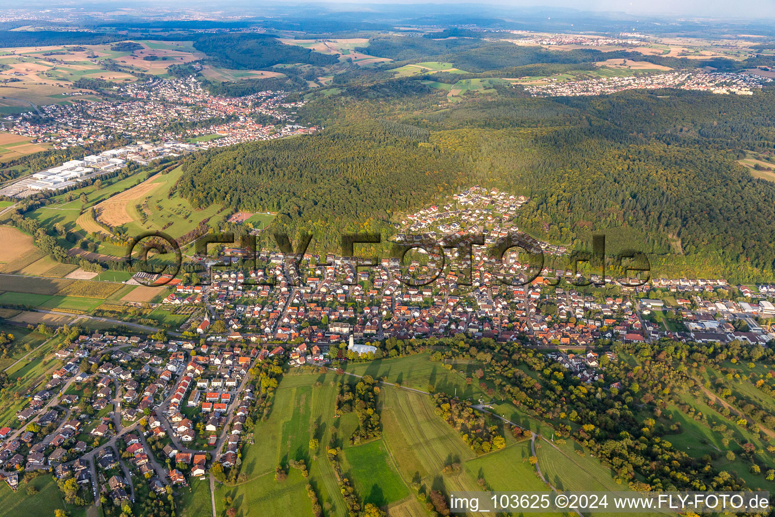 Vue aérienne de Quartier Bilfingen in Kämpfelbach dans le département Bade-Wurtemberg, Allemagne