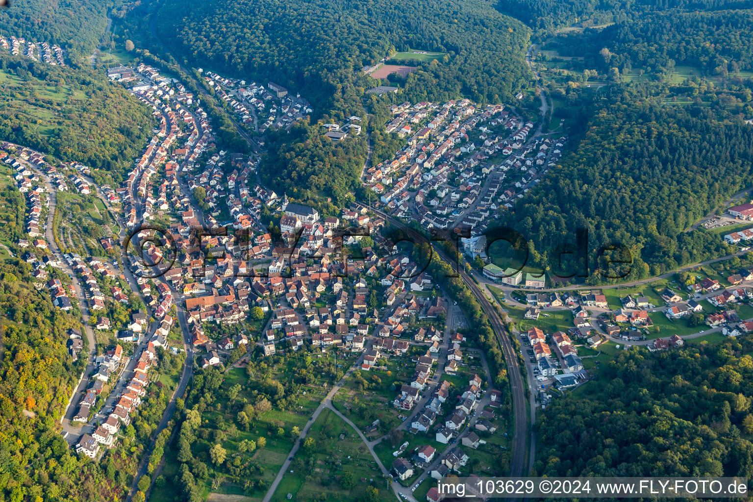 Vue oblique de Quartier Ersingen in Kämpfelbach dans le département Bade-Wurtemberg, Allemagne