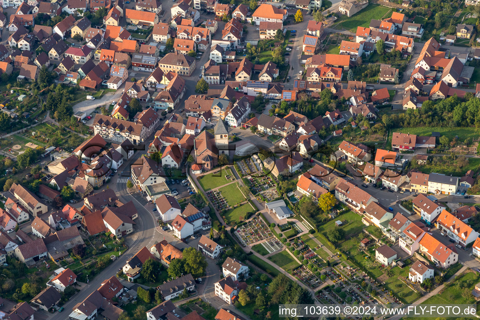 Vue d'oiseau de Eisingen dans le département Bade-Wurtemberg, Allemagne