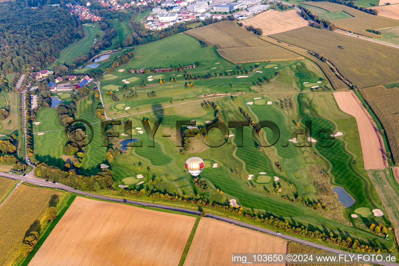 Vue aérienne de Kalshäuser Hof Golf Club de golf de Pforzheim à le quartier Dürrn in Ölbronn-Dürrn dans le département Bade-Wurtemberg, Allemagne