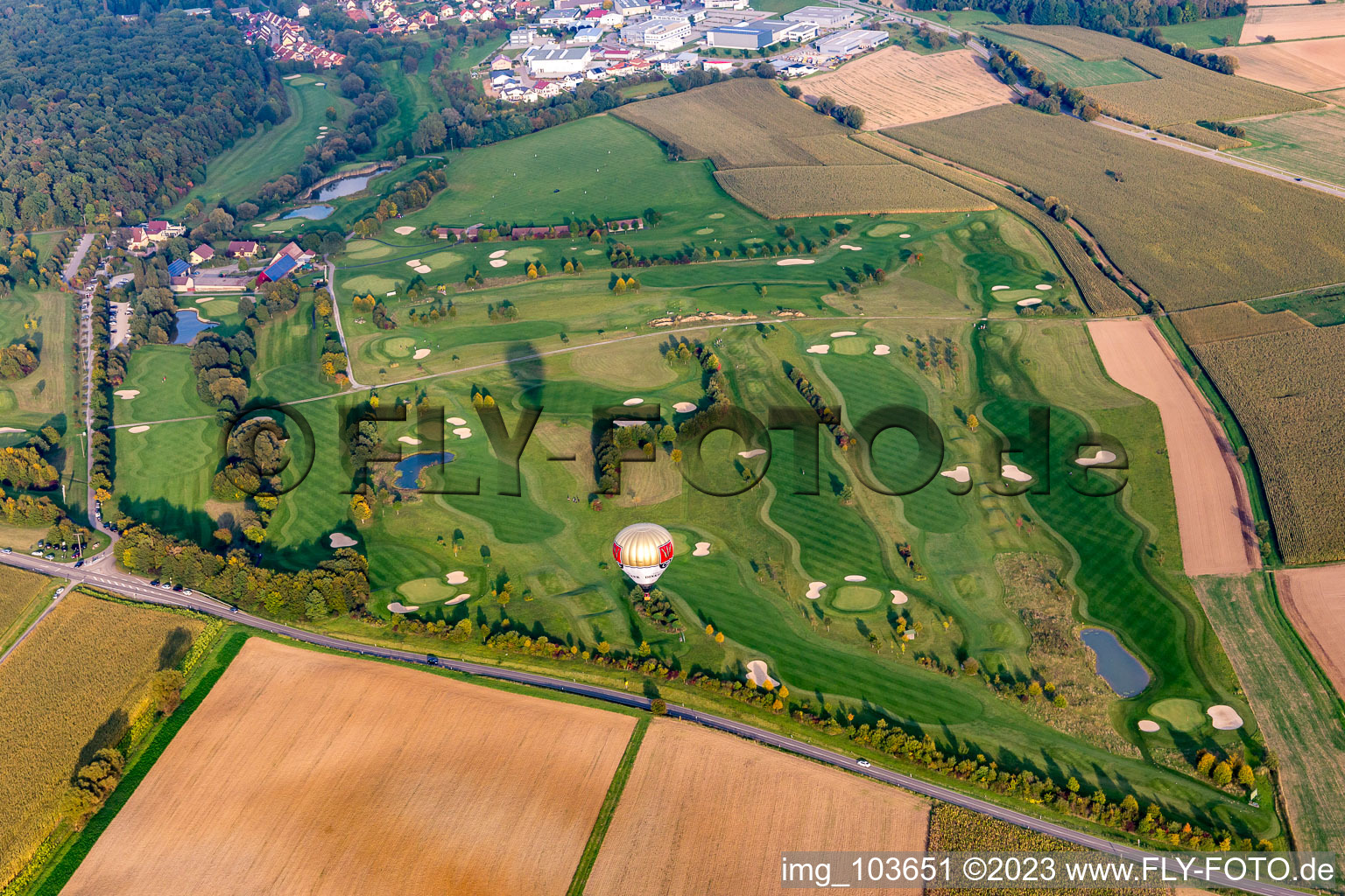 Vue aérienne de Kalshäuser Hof Golf Club de golf de Pforzheim à le quartier Dürrn in Ölbronn-Dürrn dans le département Bade-Wurtemberg, Allemagne