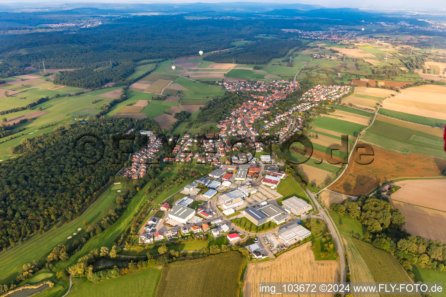 Photographie aérienne de Zone industrielle Otto-Hahn-Straße à le quartier Dürrn in Ölbronn-Dürrn dans le département Bade-Wurtemberg, Allemagne