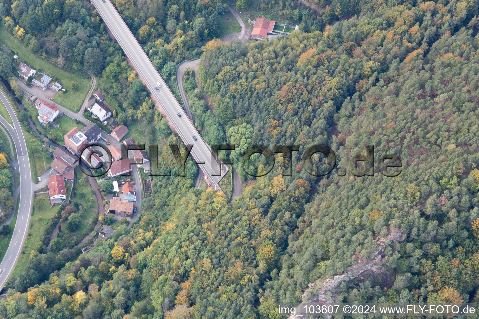 Rinnthal dans le département Rhénanie-Palatinat, Allemagne d'un drone