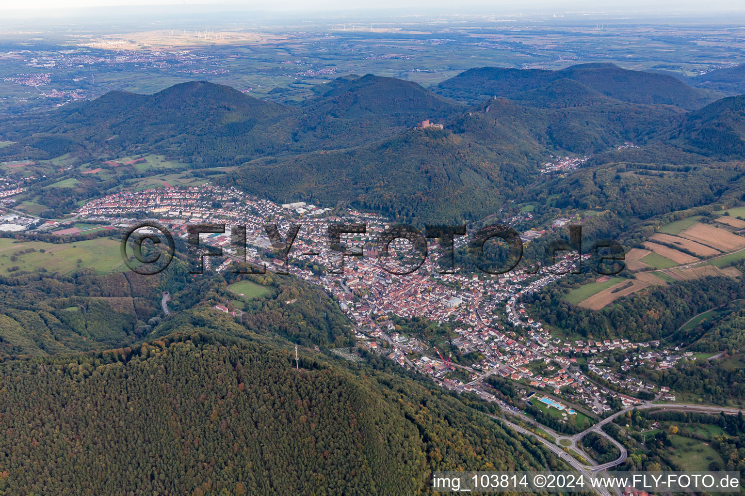 Annweiler am Trifels dans le département Rhénanie-Palatinat, Allemagne vue d'en haut