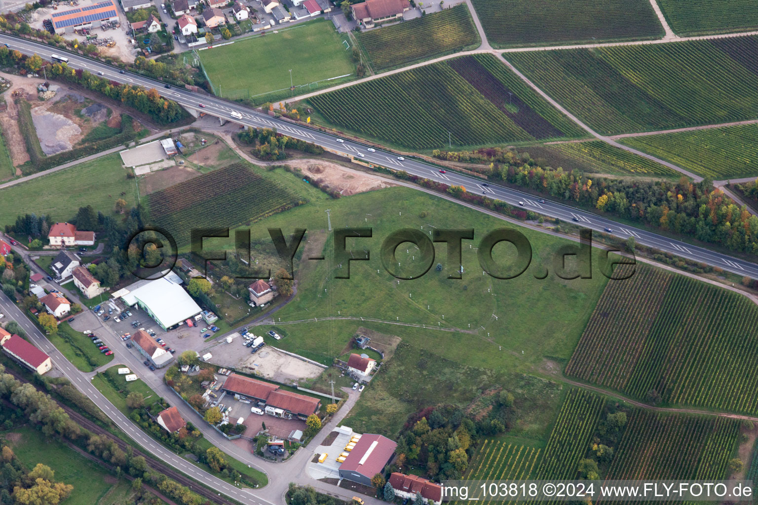 Albersweiler dans le département Rhénanie-Palatinat, Allemagne vu d'un drone