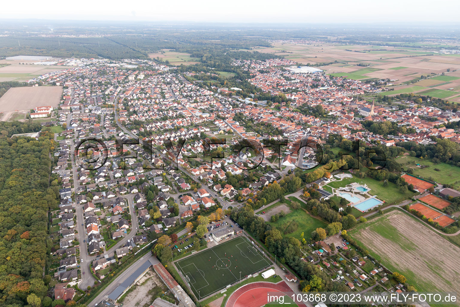 Bellheim dans le département Rhénanie-Palatinat, Allemagne vue d'en haut