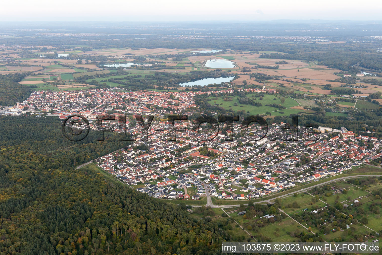 Jockgrim dans le département Rhénanie-Palatinat, Allemagne du point de vue du drone