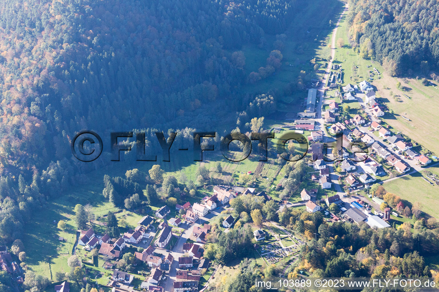 Vue aérienne de Bobenthal dans le département Rhénanie-Palatinat, Allemagne